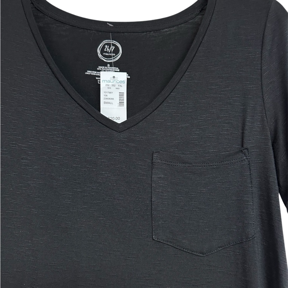 NWT Maurices 24/7 Women's Black Short Sleeve V Neck Shirt Top Size small - Picture 2 of 6